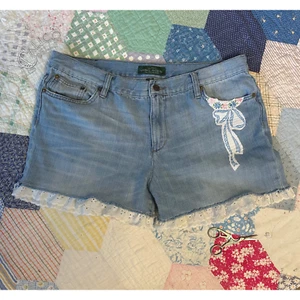 Pantalones cortos vintage Y2K con ojales de encaje y apliques azules talla 14 L - Imagen 1 de 7