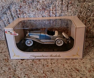 Coche fundido a presión escala 1:32 azul/plateado Duesenberg SSJ Signature Models 1935 Foto 1 de 4