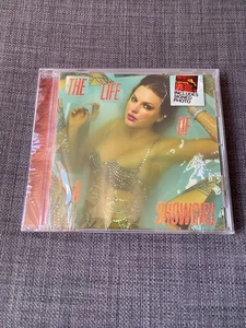 Taylor Swift - The Life of a Showgirl CD + Hand Signed Photo 4 SEALED in hand! - Imagen 1 de 2