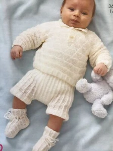 Strickanleitung 4-lagig für Baby Pullover, Hose & Stiefel Größen 0-15 Monate (317) - Bild 1 von 1