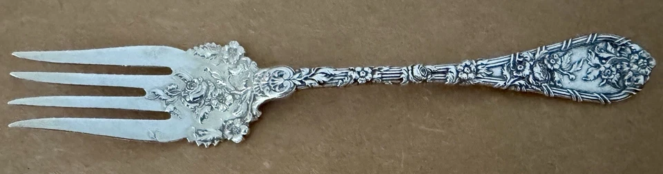 "ART NOUVEAU STERLING DURGIN DAUPHIN 7 3/8"" TENEDOR PARA SERVIR CARNE O RES ASTILLADA ANTIGUO" Foto 1 de 4