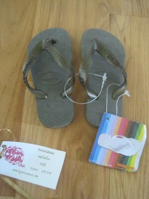Sandalias Havaianas Chanclas Metálicas Doradas Niño EE. UU. Talla 7-8 EUR 23-24 NUEVAS CON ETIQUETAS Foto 1 de 4