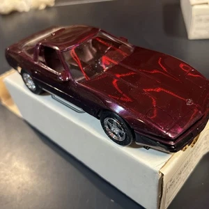 Chevrolet Corvette ZR-1 1995 AMT ERTL CONCESIONARIO promoción púrpura oscuro metálico 6667 nuevo en caja - Imagen 1 de 7
