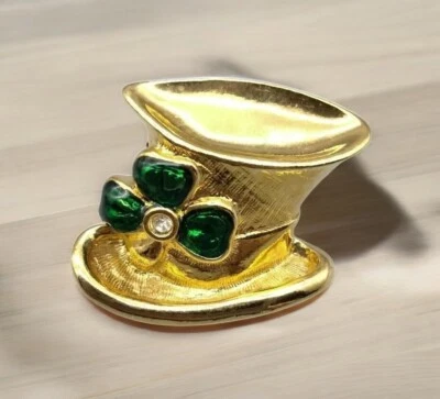 PINO VINTAGE AVON **CHAPÉU FORA PARA SORTE TOM DOURADO 1992 Trevo Verde - Imagem 1 de 3