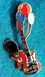 LONDON CASINO HAPPY BIRTHDAY GUARDSMAN TEDDY BEAR RED GUITAR Hard Rock Cafe PIN - Picture 1 of 1