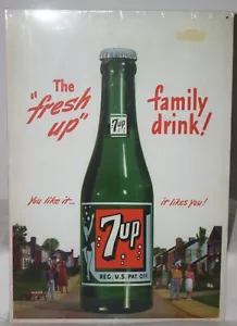 7UP The Fresh Up Family Drink! Insegna Repro 16 3/4" x 11 3/4" Metallo 2001 NUOVA (OS)! - Foto 1 di 6