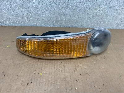 2001-2006 GMC Sierra Yukon driver esquerdo luz de canto seta OEm E2580 PS - Imagem 1 de 4