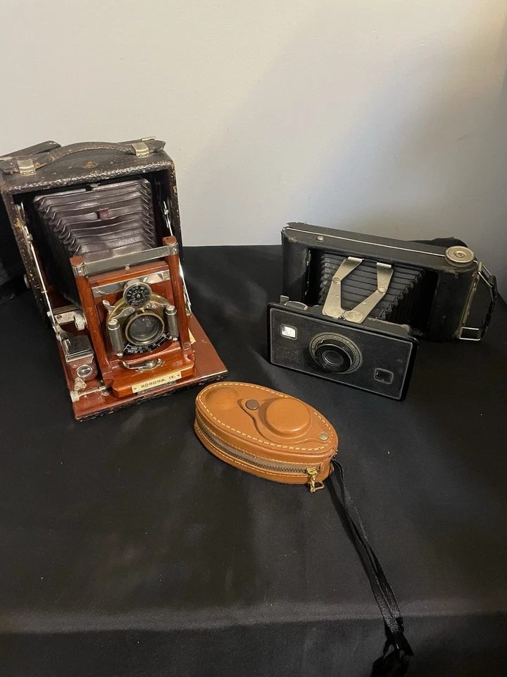 De colección Gundlach Korona IV, Kodak Jiffy Six-20 Serie II y Detector de Luz. Foto 1 de 4