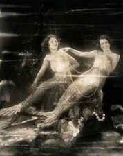 Actresses Lillian Roth and Frances Dee dressed as lovely mermaids 1930 OLD PHOTO