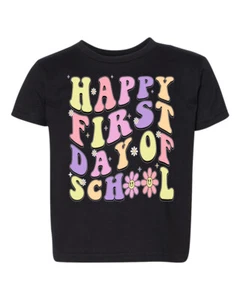 Camiseta gráfica Happy First Day of School carta genial niño equipo pequeño - Imagen 1 de 8