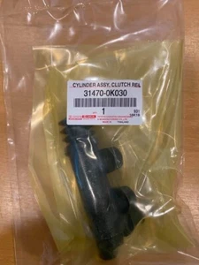 Genuine OEM Clutch Release Cylinder 31470-0K030 Fit 04-11 Toyota Hilux 4Runner - Picture 1 of 1