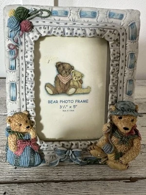 Marco de fotos de bebé de resina muy lindo con osos y lazos. "Se adapta a foto de 4"" por 7""" Foto 1 de 4