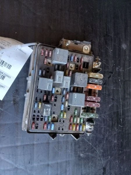 Chevrolet Silverado 1500 1999-2002 motor de caja de fusibles de 5,3 L 15770992 Foto 1 de 4