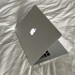 MacBook Air - Picture 1 of 3