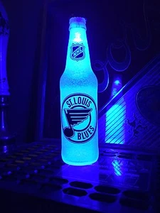 NHL St. Louis Blues Hockey 12 oz Beer Bottle Light LED Neon Bar Pub Man Cave - Picture 1 of 2