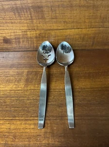 Juego de 2 cucharas para servir cubiertos de acero inoxidable Oneida FROSTFIRE ranuradas de colección EE. UU. - Imagen 1 de 5