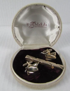 Barra de corbata y gemelos Shields Fifth Avenue plateados chapados en oro con caja original - Imagen 1 de 5
