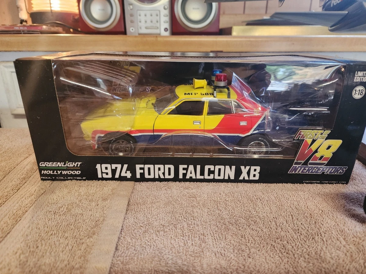 1⁄18 グリーンライト 1974 フォード ファルコン X8 マッドマックス