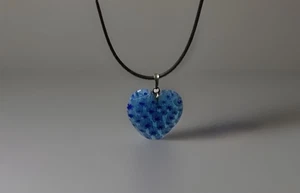 Blaues Herz Blumen Anhänger Halskette schwarz Lederband - Bild 1 von 4