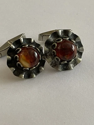 Gemelos vintage para hombre, borde arrugado redondo, centro de piedra marrón espalda bala Foto 1 de 4