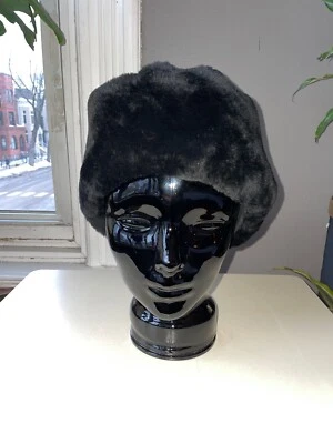 VTG 60'S MOD BLACK PLUSH FAUX FUR SHEARLING HAT BEANIE CLOCHE - Image 1 of 4