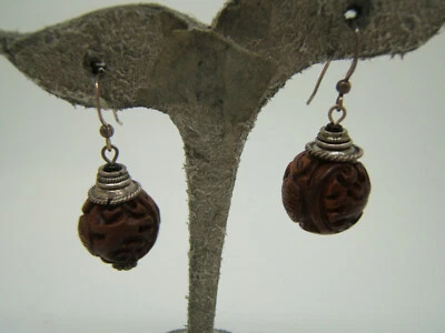 Nuevos aretes artesanales chinos tallados con cuentas de madera alambres de oreja de plata de ley Foto 1 de 4