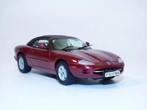 JAGUAR XK8 cabriolet rouge cardinal 1/43 RHD - Picture 1 of 1