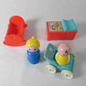 Fisher Price Little People Kinderzimmer Set Baby Mama Wickeltisch Kinderwagen Gitterbett 5-teilig - Bild 1 von 6