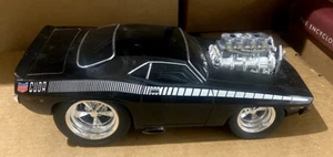 Muscle Machine 1970 Cuda Black 1:18 Scale Too Hot Series - Picture 1 of 4