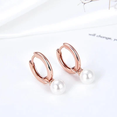 Pendientes colgantes de aro pequeños de oro rosa de 18 quilates sobre perlas de plata de ley Foto 1 de 4