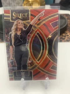 2024 WWE Panini Select Trish Stratus Premier Level Red Wave Prizm #128 57/99 - Imagen 1 de 3