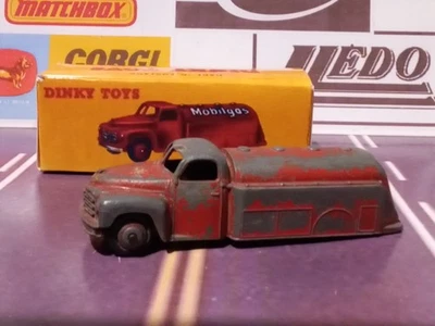 Dinky #440.  "Mobil Gas" Tanker with Reproduction Box  — 第 1/4 张图片