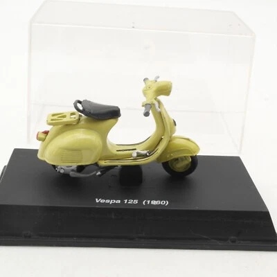 New Ray 1:32 Roller Vespa 125 (1960) in PC Box RR1374 - Bild 1 von 3