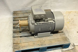 Siemens Electric Motor 1LA5207-4AA60-Z LOW-VOLTG. SQUIRREL-CAGE MOTOR IP55, - Picture 1 of 13