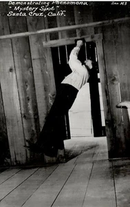 Zan RPPC, Demonstrating Phenomena, "Mystery Spot" Santa Cruz, Kalifornien - Bild 1 von 2