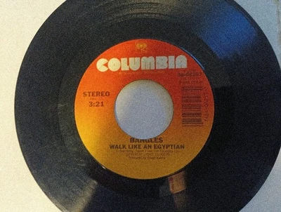 БРАСЛЕТЫ - Walk Like An Egyptian - 45 об/мин Columbia 1986 - ЭТИКЕТКА ОШИБКА ВЫРЕЗА VAR - Изображение 1 из 4