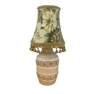 Lámpara tapiz de mesa vintage mediados de siglo con borla pantalla de luz 46 cm funcionando - Imagen 1 de 11
