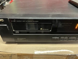 JVC Model XL-M401 Compact Disc Automatic Changer , powers up - Picture 1 of 5