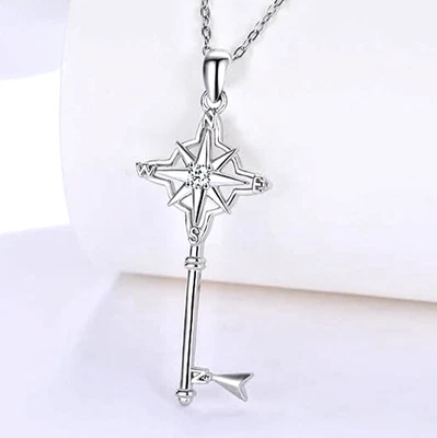 Vendedor de EE. UU., 60% DE DESCUENTO Llave de brújula 925 de plata esterlina maciza, circonita cúbica y 18K GP, cadena de 18" Foto 1 de 4