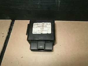 RELÉ LÁMPARA ESQUINA MITSUBISHI DELICA L300 1991 MB686520 - Imagen 1 de 1