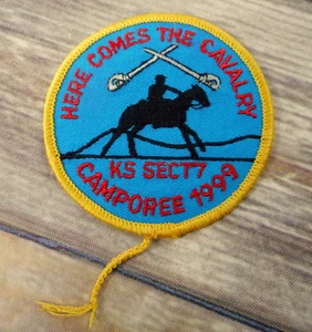 Parche Camporee 1999 Boy Eagle Scout KS Sect 7 Kansas Here Comes The Cavalry Blue - Imagen 1 de 1