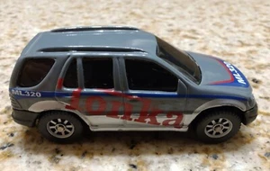 Coche fundido a presión Maisto de colección Mercedes Benz ML 320 gris 1:64 Y2K - Imagen 1 de 7