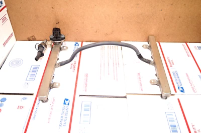 Ford Mustang GT 2008 4,6 L V8 SOHC 3 válvulas riel de combustible estilo sin retorno OEM Ford Foto 1 de 4