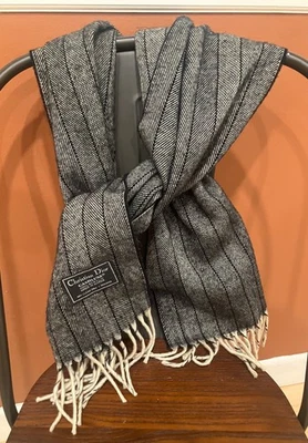 Bufanda Christian Audigier Cashluxe estampada en blanco y negro Foto 1 de 4