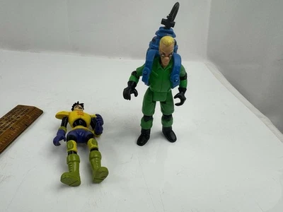 Figura de acción de colección Extreme Ghostbusters Egon Spengler y Kylie con mochila Foto 1 de 4