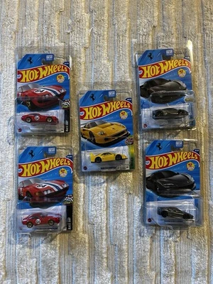 5-2025 HW HOT WHEELS FERRARI- F40 (Yel), 365 GTB4 (Rojo), SF90 (Gris) ¡Fundas incluidas! Foto 1 de 4