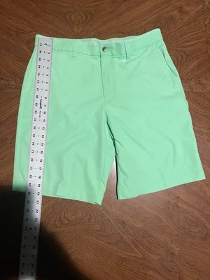Pantalones Cortos de Golf Callaway Color Verde Neón, Frente Plano Bermudas Talla 34 Foto 1 de 4