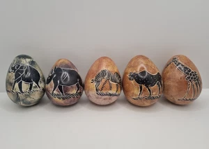Juego de 5 huevos de piedra tallados a mano piedra de jabón africano diseño animal Kenia África 3,5"1 - Imagen 1 de 13