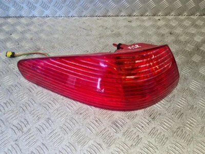 PEUGEOT 607 LUZ TRASERA EXTERIOR LADO PASAJERO 2003 Foto 1 de 4