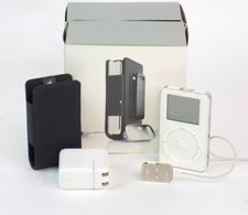  iPod 2nd Generation White 10 GB A1019 Working, w/ Original Box, Remote